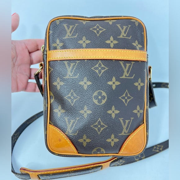Louis Vuitton Danube PM Monogram Crossbody Unisex - Picture 2 of 16
